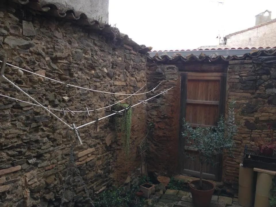 Cal Joanet, Acollidora Caseta A Gratallops Spain